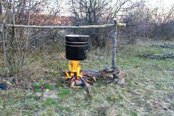 cocinar en una fogata — Foto de stock © OlyaSolodenko #162793642