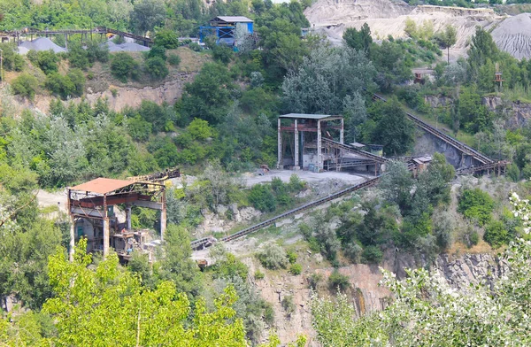 Extraction of mineral resources in granite quarry