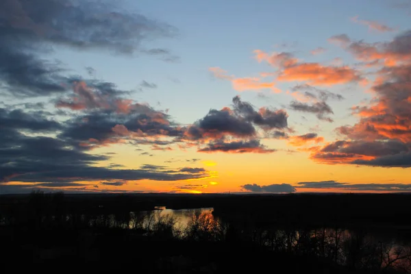 Zonsondergang over de rivier Dnjepr — Stockfoto