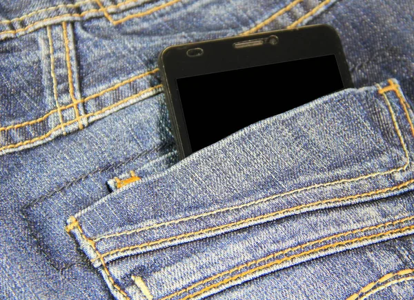 Smartphone in der Tasche der Blue Jeans — Stockbild Smartphone in der Tasche der Blue Jeans — Stockfoto
