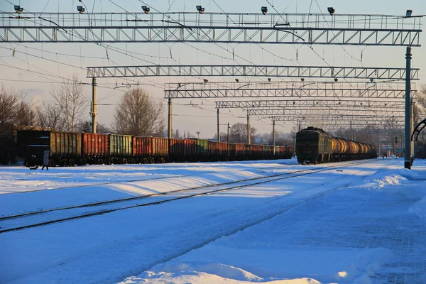 Вид на снежные железнодорожные пути — стоковое фото