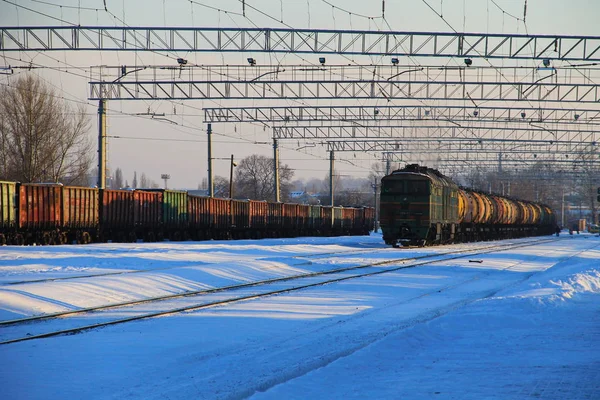 Görünüm üzerinde bir karlı demiryolu parça 