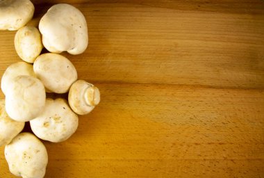 Ahşap mutfak tahtası mantar