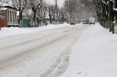Kaygan kentsel yol kar yağışı sonra