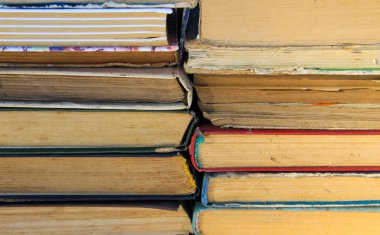 Eski kitap yığını