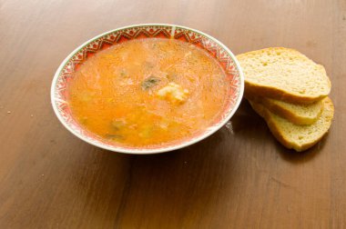 Salatalık turşusu ile geleneksel Rus çorbası rassolnik