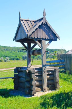 Ahşap çizmek-kuyuda Ukrayna