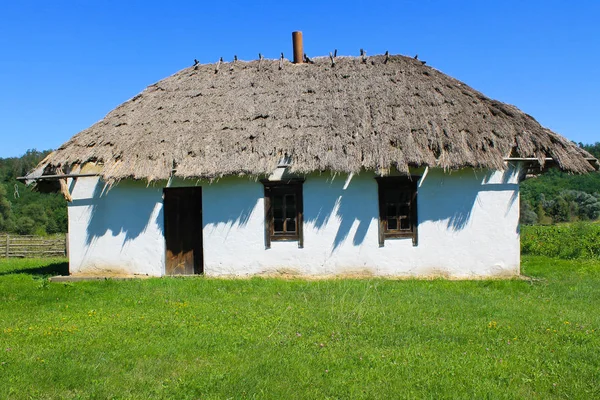 Oud traditioneel Oekraïens Huis — Stockfoto
