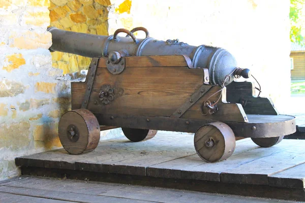 Antiguo cañón de artillería medieval — Foto de Stock