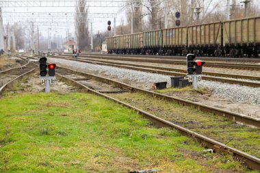 Kırmızı semafor sinyal demiryolu