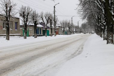 Kaygan kentsel yol kar yağışı sonra