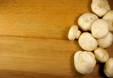 Ahşap mutfak tahtası mantar