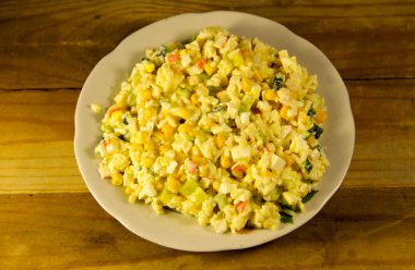 Yengeç Salatası Tatlı Mısır salatalık yumurta ve pirinç sopa