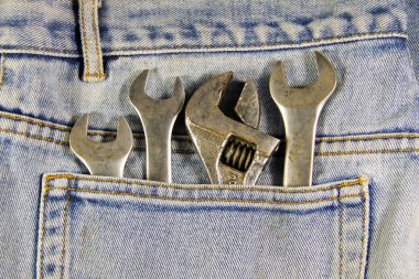 İngiliz anahtarı araçlar mavi cep kot pantolon