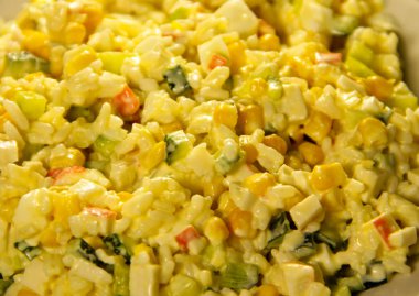 Yengeç salatası Mısır salatalık yumurta ve pirinç sopa