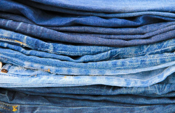 Pilha de jeans azul close-up — Fotografia de Stock