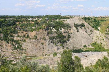 Granit ocağı içinde mineral kaynakların çıkarılması