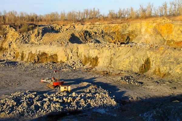 Heavy machinery in granite quarry — Stock Photo, Image