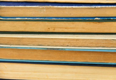 Eski kitap yığını