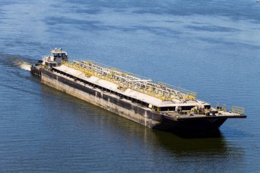 MAVNA Dnieper Nehri üzerinde yüzen