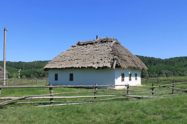 Oud traditioneel Oekraïens Huis — Stockfoto