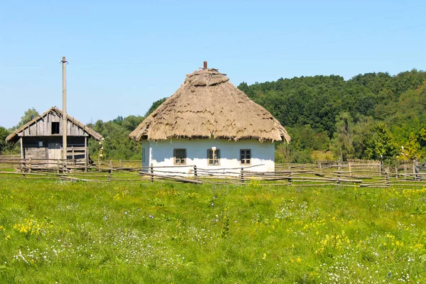 Oud traditioneel Oekraïens Huis — Stockfoto