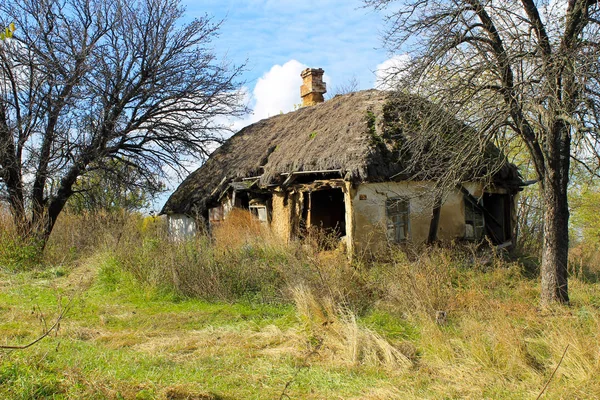 버려진된 농촌 집 — 스톡 사진