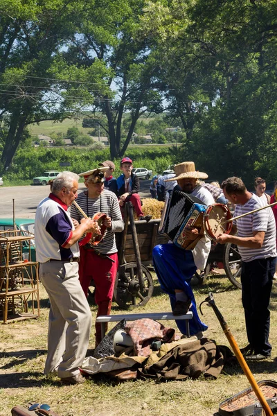 Festival sırasında yapılması hakkında halk sokak müzisyenleri