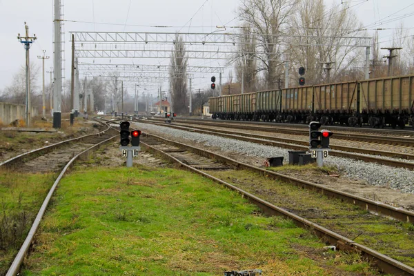 Semafor czerwony sygnał na kolejowej — Zdjęcie stockowe