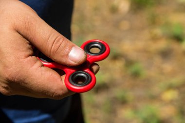 Adam oyuncak rahatlatma topluca spinner stres ile oynamak 