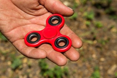 Adam oyuncak rahatlatma topluca spinner stres ile oynamak 