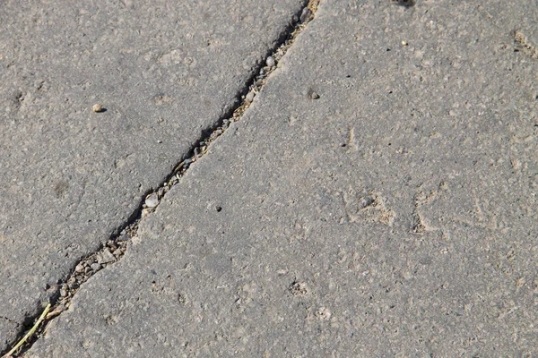 Asfalt zemininde çatlaklar olan doku — Stok fotoğraf