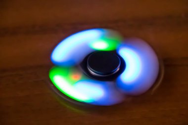 Spinner oyuncak tablo led ışık ile kıpır