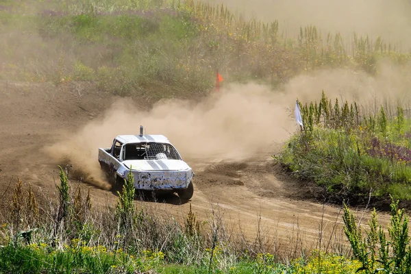 Old wrecked cars stock race — Stock Photo, Image