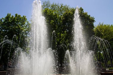 Şehir Parkı çeşme su sıçramalarına