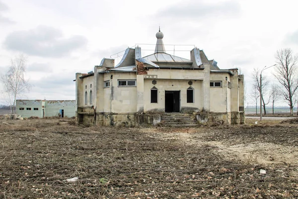 Antiguo edificio abandonado — Foto de Stock