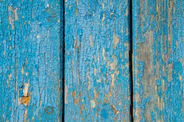 Eski ahşap desenli, eski mavi boyalı.