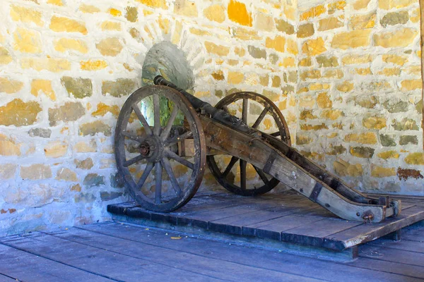 Antiguo cañón de artillería medieval — Foto de Stock