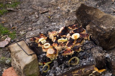 Domuz eti ızgarada kavurma.