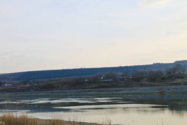 Nehirde Dniester göster