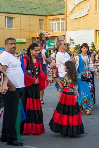 Pessoas não identificadas durante o festival Tavriyska rodyna — Fotografia de Stock