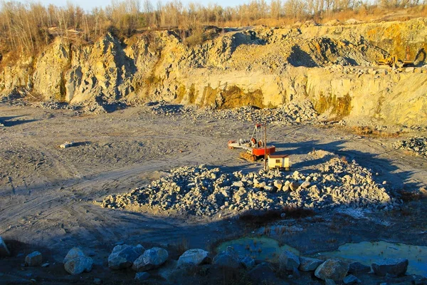 花崗岩の採石場の鉱物資源の抽出 — ストック写真