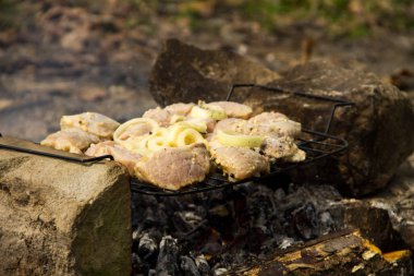 Baharatlı Çiğ domuz eti ızgara açık