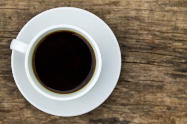 Ahşap masa kahve fincan. Üstten Görünüm