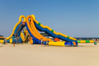 Şişme KAYDIRAK beach Azak Denizi üzerinde