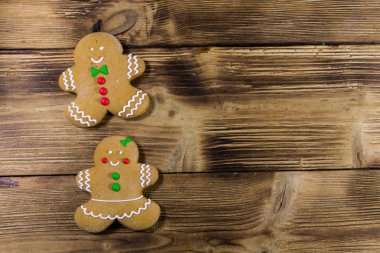 Noel gingerbread çift çerezleri ahşap tablo