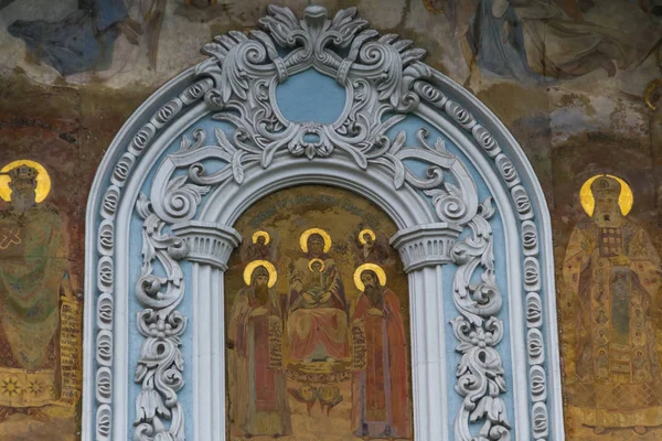 Affresco all'ingresso dell'antica ortodossa Kiev Pechersk Lavra — Foto Stock