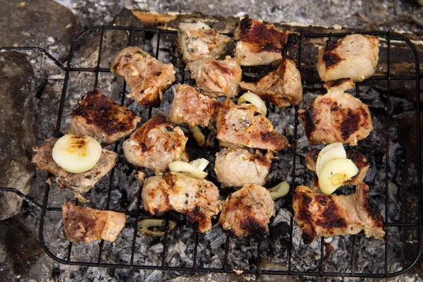豚肉のグリルで焼けます。炭、バーベキューの肉 — ストック写真
