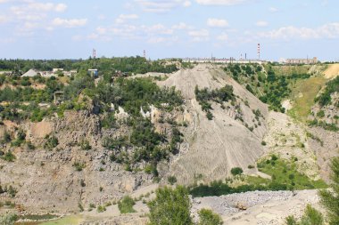 Granit ocağındaki maden kaynaklarının çıkarılması
