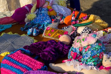 Halk Sanatları Sergisi el yapımı hediyelik eşya oyuncak bebekler